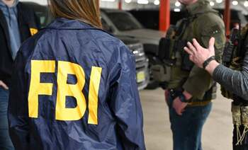 Fostul director CIA John Brennan şi fostul director FBI James Comey, vizaţi de anchete FBI