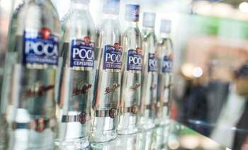 25 de ruși au murit după ce au băut alcool contrafăcut. Vodca, prea scumpă pentru milioane de ruși