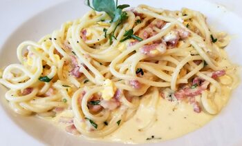 Pericolul din farfurie atunci când comanzi paste carbonara la restaurant! Specialiștii trag un semnal de alarmă