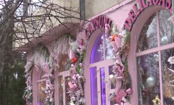 Cum încearcă antreprenorii să atragă clienţi în perioada Crăciunului: a început competiţia decoraţiunilor