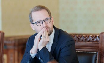 Fritz: Nu avem nevoie de oameni care joacă Candy Crush la birou
