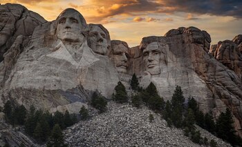 Povestea Muntelui Rushmore, simbolul american din Vestul Sălbatic. De ce consideră triburile indigene că este un (…)