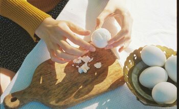 VIDEO | Cum îți dai seama dacă ouăle sunt prea vechi. Teste simple pe care le poți face acasă