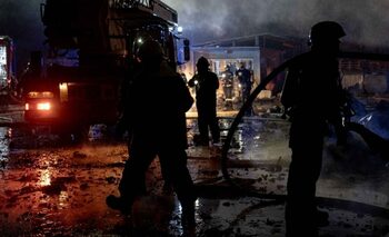 Ziua 1351 Rușii nu știu ce i-a lovit azi-noapte. Un maniac care a dezertat din Ucraina terorizează o regiune rusă. (…)