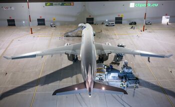 Premieră pe Aeroportul Oradea. Un colos al aerului de 170 de tone a aterizat pe pistă