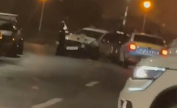 Agent de poliţie, implicat într-un accident în timp ce se afla în misiune