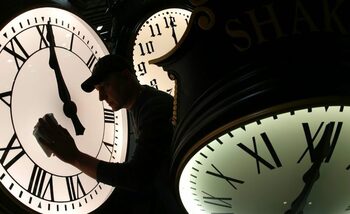 Ora de iarnă 2025 se schimbă mai devreme, așa cum s-a întâmplat în 2008 și 2014