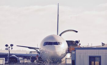 Incident pe Aeroportul Otopeni. O pistă a fost închisă din cauza unei șurubelnițe