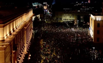 Confruntări de stradă la Sofia, pe fondul protestelor față de planurile guvernului de a majora taxele. Manifestanți (…)