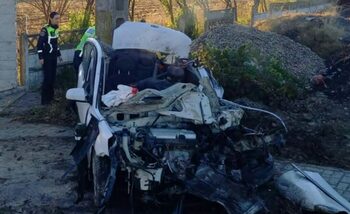 Moarte șocantă! Un șofer a fost decapitat după ce s-a izbit de un tractor