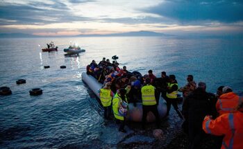 Grecia a aprobat oficial suspendarea cererilor de azil ale migranților. Reacțiile oficialilor ONU