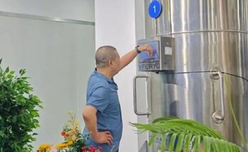 Bărbatul care și-a congelat soția moartă stârnește controverse după ce a recunoscut că se întâlnește cu o nouă parteneră