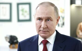 Rusia offline: Războiul lui Putin îi întoarce pe ruși în epoca analogică