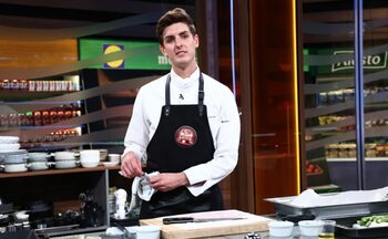 Cine este Luca Francesco Zvaleni, cuțitul de aur al lui chef Richard Abou Zaki. A pășit pentru prima dată într-un (…)