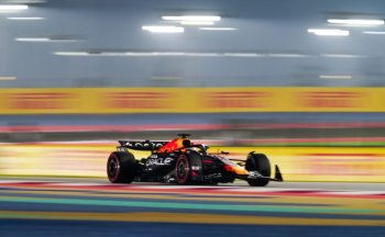 Max Verstappen câștigă calificările din Abu Dhabi și speră la un titlu mondial ce părea imposibil