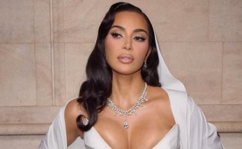 „E destul de nebunesc”. Kim Kardashian și-a transformat casa într-o pădure de brazi pentru sărbători