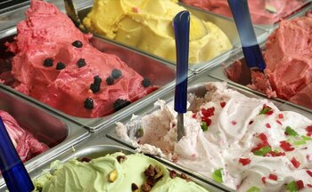 Uleiul de cocos ar putea scumpi înghețata vara aceasta. Producția mondială, sub presiune