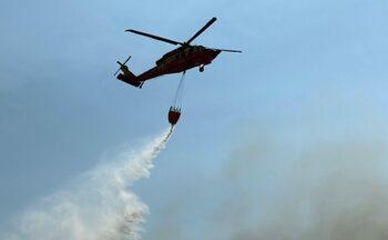 Pompierii români dislocaţi în Grecia intervin la un incendiu din zona Megara