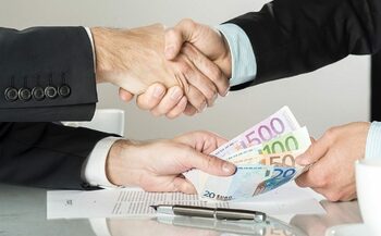 Regulă pentru românii care merg la bancă. Nu se eliberează bani oricui