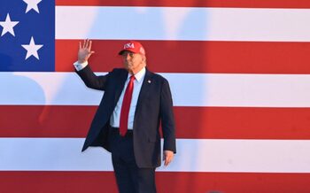 Trump promite creșteri tarifare de până la 70%: Națiunile vor „începe să plătească” în august
