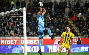 Gafă ireală a portarului în Botoșani – Dinamo la gol: „Nu înțeleg nici Florentin Petre, nici Kopic ce se întâmplă”