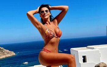 Lavinia Pîrva a făcut furori în costum de baie! Unde a mers artista împreună cu Ștefan Bănică Jr. – GALERIE FOTO