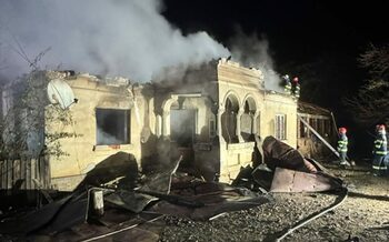 Bărbat de 78 de ani, salvat in extremis de pompierii din Slatina! Casa a fost curpinsă de flăcări