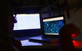 Atenție! Un simplu fișier primit pe e-mail îți poate BLOCA telefonul și fura datele! DNSC trage un semnal de alarmă