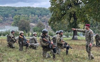 Probleme la mobilizarea rezerviștilor: Ordine de chemare la adresa greșită, cozi la unele unități militare. Armata (…)