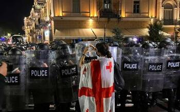 Tensiuni în Georgia: partidul de guvernământ Visul Georgian revendică victoria la alegerile locale în timp ce (…)