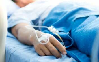 Femeia bătută cu brutalitate de soțul ei este în stare gravă. Prognosticul medicilor este rezervat