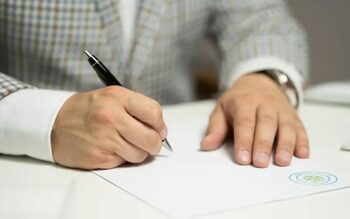 Când poți pierde dreptul de proprietate în favoarea vecinului. Cazurile de uzucapiune de 10 sau 20 de ani