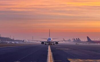 Aeroportul din Eindhoven și-a suspendat zborurile, după ce „mai multe drone” au survolat zona