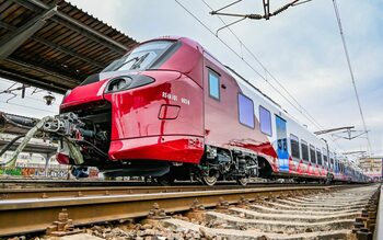 CFR: Circulația feroviară între Sinaia și Bușteni se desfășoară pe un singur fir, în urma unei avarii la linia de (…)