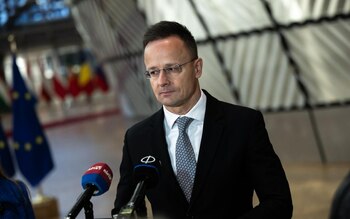 Bosnia refuză aterizarea avionului ministrului ungar de externe în Republica Srpska