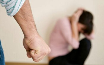 „Îţi dau un topor în cap şi mă duc la puşcărie”. Un bărbat a fost arestat după ce și-a amenințat fosta iubită care (…)