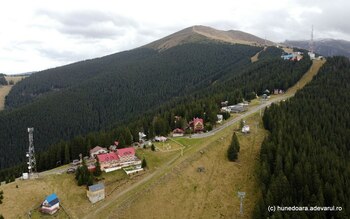 Parâng, „Cenușăreasa” stațiunilor din România, izolată iarna. Cum a fost construită aici cea mai spectaculoasă (…)