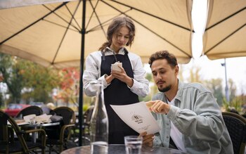 Cele mai atractive locuri pentru joburile de vară. Țările din Europa căutate pentru vacanță și muncă sezonieră