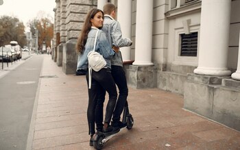 RCA pentru trotinete electrice. Când devine obligatorie, ce trotinete au nevoie de asigurare și cât costă