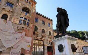Turiștii străini impresionați de Băile Herculane: „Peisajul de altădată e fascinant, dar unele clădiri sunt aproape (…)