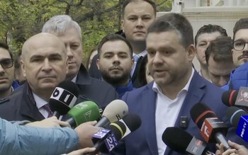 Ciprian Ciucu şi-a depus candidatura pentru funcţia de primar general al Capitalei. Ilie Bolojan l-a însoțit la (…)