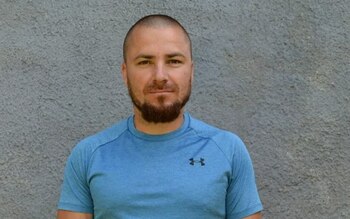 Criminolog, despre individul căutat de poliție după ce și-a ucis și incendiat partenera: „Se joacă cu autoritățile”. (…)