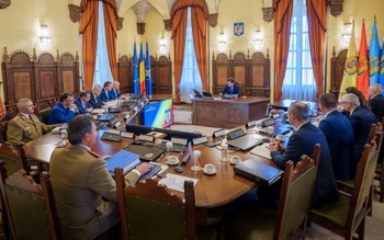 Prima ședință CSAT condusă de Nicușor Dan, marcată de scandal: 'Nu se dovedeşte a fi un preşedinte onest / Să vină (…)