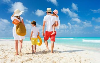 Lege pentru părinții care merg cu copiii în vacanță! Reguli noi pentru cei care călătoresc în străinătate