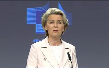 Bulgarii o dau la întors: Trei versiuni diferite despre incidentul cu avionul Ursulei von der Leyen