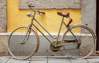 Orașul Bordeaux este năpădit de biciclete abandonate