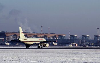 Aterizare de urgență în Rusia: Bucăți dintr-un avion au început să cadă în timpul zborului (Video)