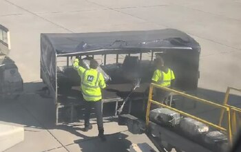 Bagajele, aruncate cu nepăsare pe Aeroportul Cluj. Filmarea care a declanșat ancheta oficială
