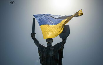 Polonia expulzează 63 de străini, majoritatea ucraineni / Sunt acuzați că au expus simboluri naţionaliste ucrainene (…)