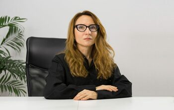 Ce se ascunde în spatele burselor pentru elevi și unde se duc banii